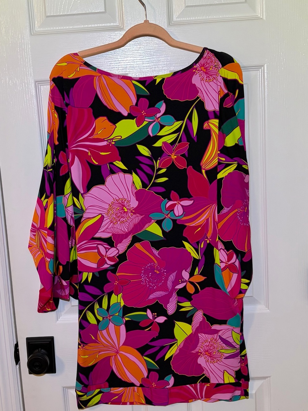 NWT Trina Turk Swim & Spa Floral Scoop Neck Cover Up Top in Black & Fuchsia. XL - Picture 8 of 8